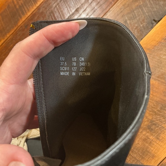 Stuart Weitzman Black Leather Block Heel Ankle Boots | Women’s Size 7B / EU 37.5 - Picture 12 of 12